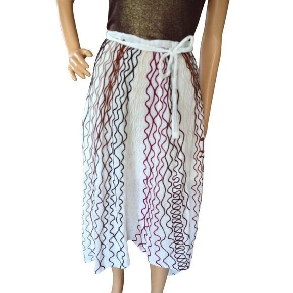 Novica 100% Cotton Wrap Skirt One Size Off White Red Black Boho Handkerchief Hem - Picture 8 of 8